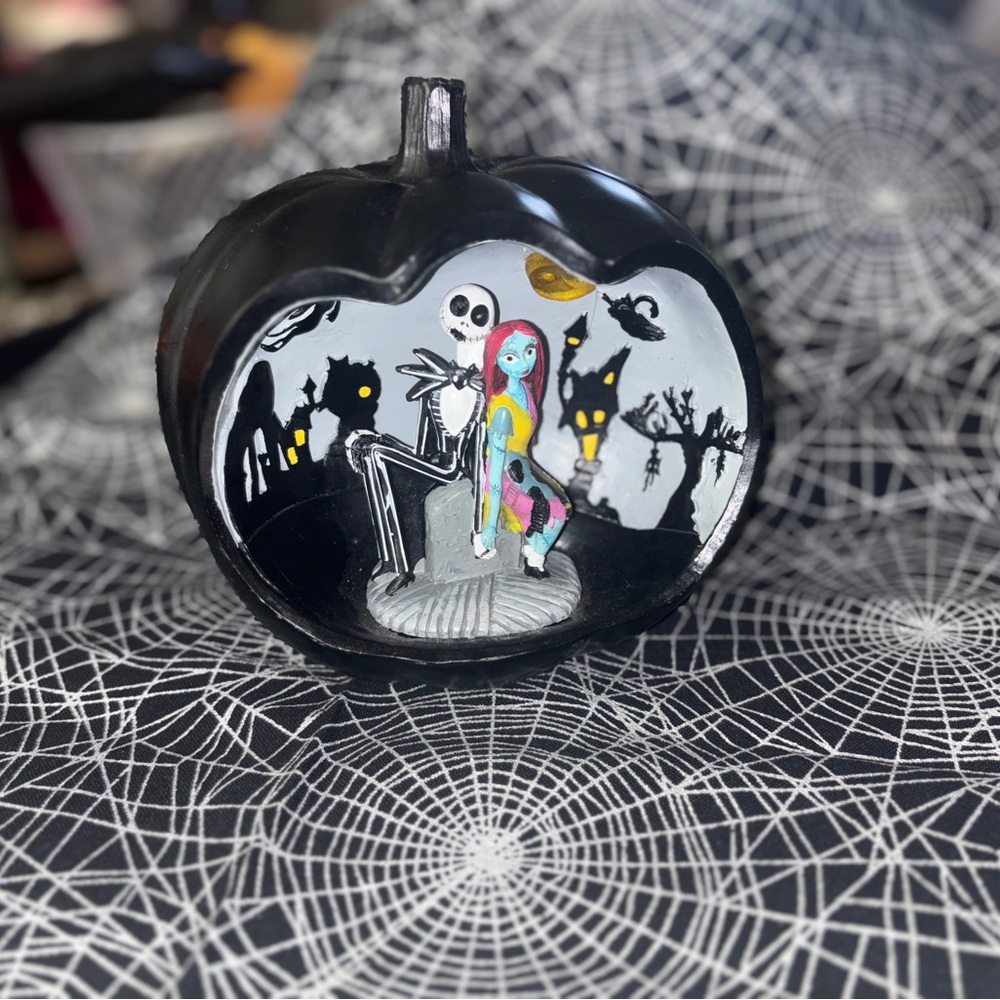 BRAND NEW DISNEY'S NIGHTMARE BEFORE CHRISTMAS LED LIGHT UP HALLOWEEN PUMPKIN 7"